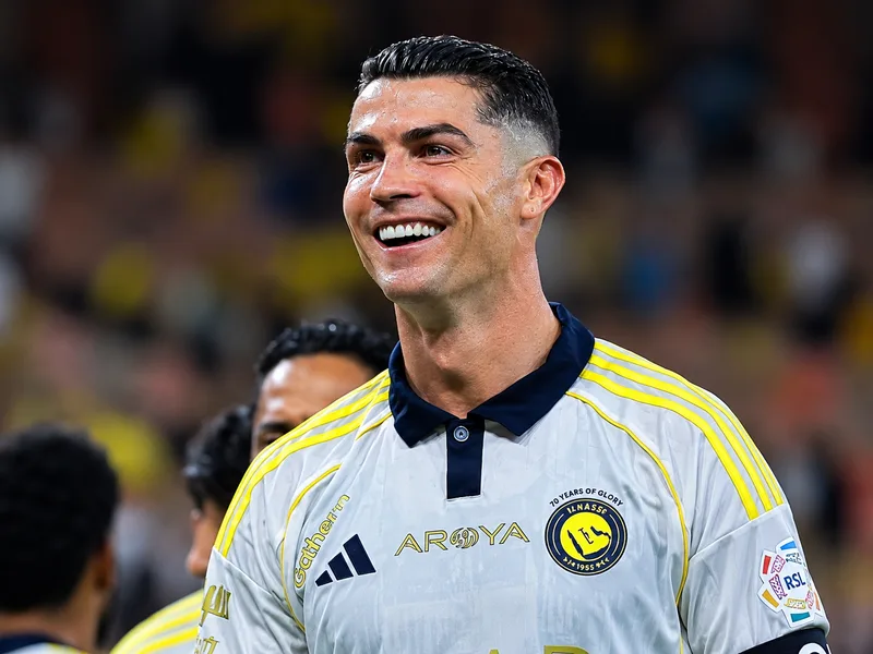 Cristiano Ronaldo sinh năm 1985 và bước sang tuổi 41 vào năm 2026