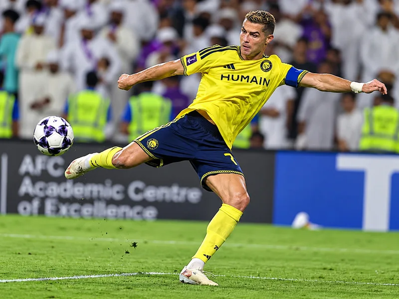Ronaldo chuyển từ cầu thủ chạy cánh tốc độ sang tiền đạo săn bàn
