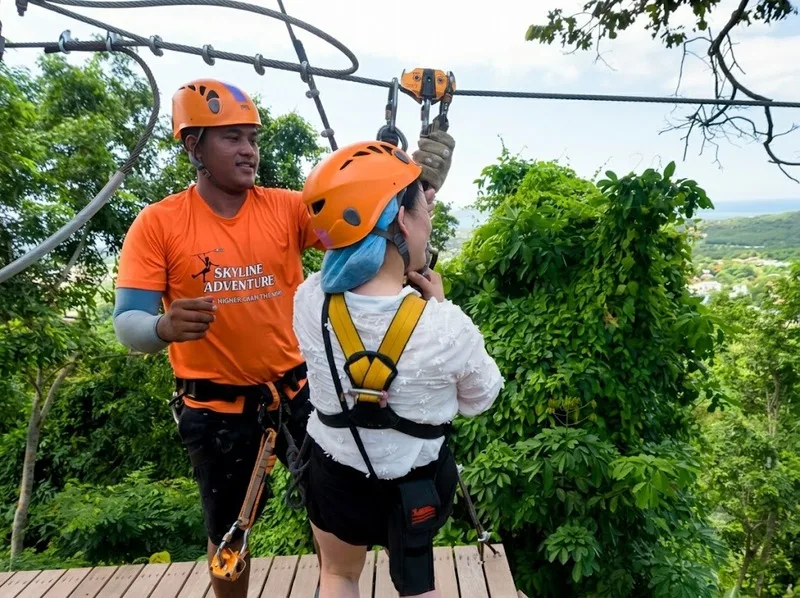 Kiểm tra thời tiết và lịch hoạt động trước khi trải nghiệm zipline